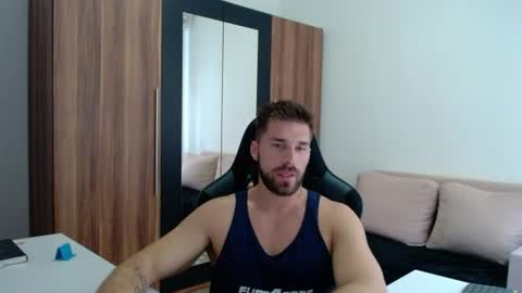 darius_94 online show from August 10, 2:07 pm