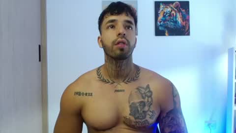 Darius Phoenix  online show from July 30, 5:31 pm