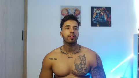 Darius Phoenix  online show from August 5, 8:40 pm