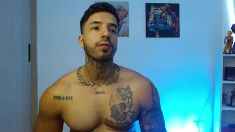 Darius Phoenix  online show from August 6, 5:45 pm