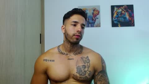 Darius Phoenix  online show from August 11, 7:05 pm