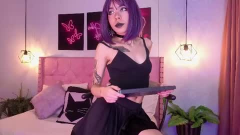 Dark online show from August 6, 2:38 pm