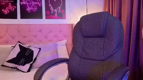 Dark online show from August 7, 1:55 pm