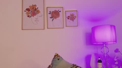 dark_angell77 online show from August 6, 3:44 pm