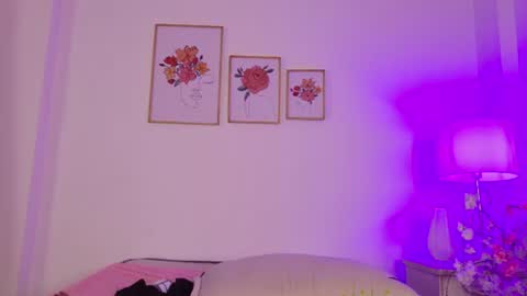 dark_angell77 online show from August 14, 3:37 pm