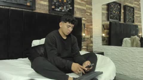 dark_at online show from August 14, 9:07 pm