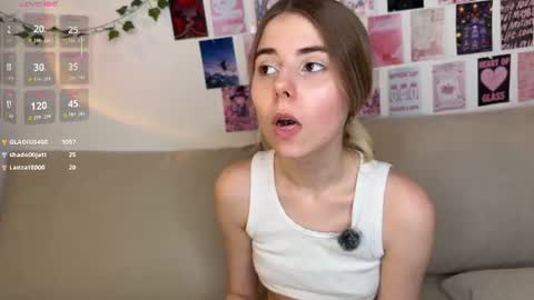 Ester online show from August 10, 8:32 pm