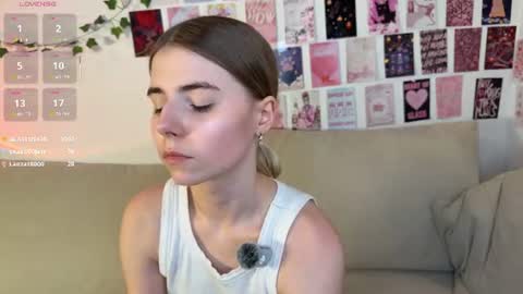 Ester online show from August 10, 11:17 pm