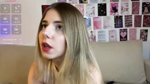 Ester online show from August 12, 3:58 pm