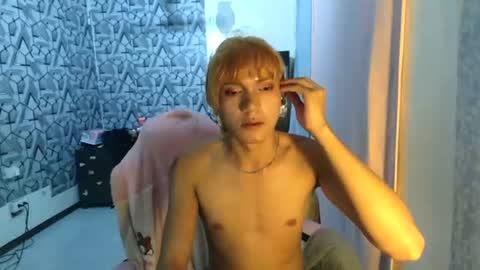 dark_lustxox online show from August 2, 4:58 pm
