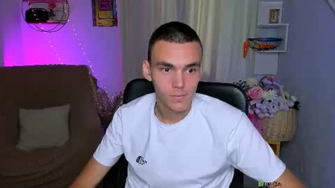Dark online show from August 17, 3:39 pm