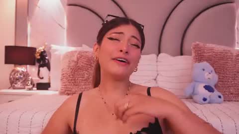 Angel Darcy  online show from August 4, 11:35 pm