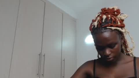 Vee online show from August 12, 7:38 pm