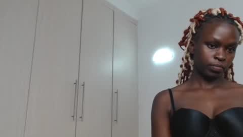 Vee online show from August 12, 8:44 pm