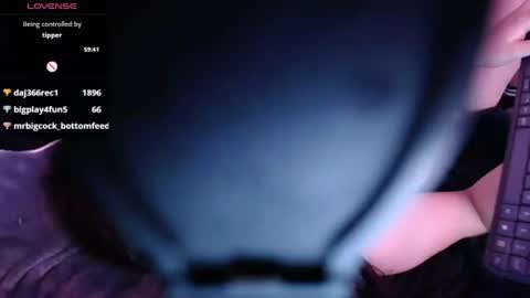 darklotus_ online show from June 28, 6:16 am