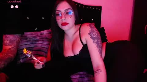 darklotus_ online show from July 17, 2:44 am