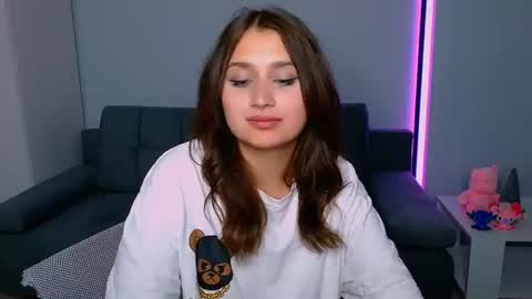 Amelie online show from August 11, 9:39 pm