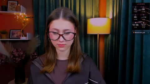 darly honey online show from April 28, 6:43 pm