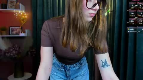 darly honey online show from April 28, 7:49 pm