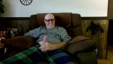 dave571960 online show from August 15, 10:52 am