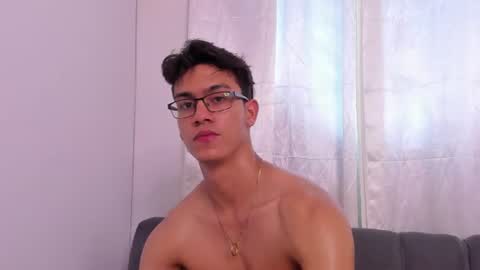 DAVID WILLIAM online show from August 5, 4:27 pm