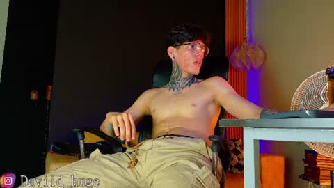 daviid_huge online show from August 8, 3:28 am