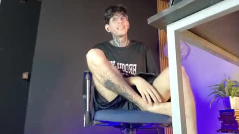 daviid_huge online show from August 13, 2:47 am