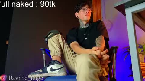 daviid_huge online show from August 14, 3:21 am