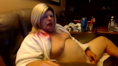 dawndoesall online show from July 28, 3:01 am