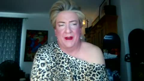 Dazey Summers online show from August 15, 12:36 am