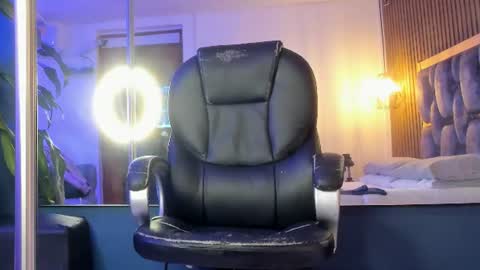 Dean Aimee online show from August 8, 10:59 am