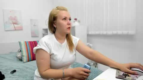 Holly online show from August 6, 7:29 am