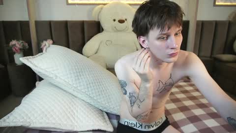 dearboyy_ online show from March 26, 1:11 am