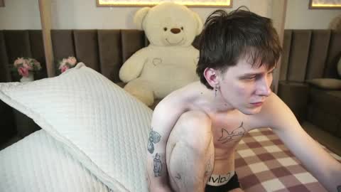 dearboyy_ online show from March 26, 3:22 am