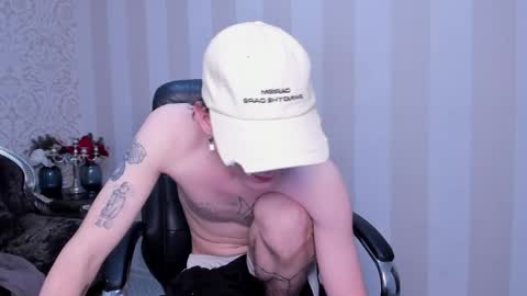 dearboyy_ online show from March 29, 10:45 pm