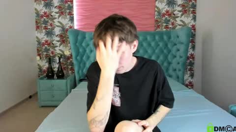 dearboyy_ online show from April 2, 10:23 am