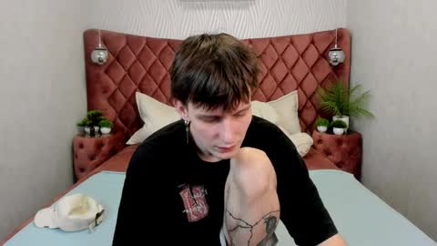 dearboyy_ online show from April 2, 12:35 pm