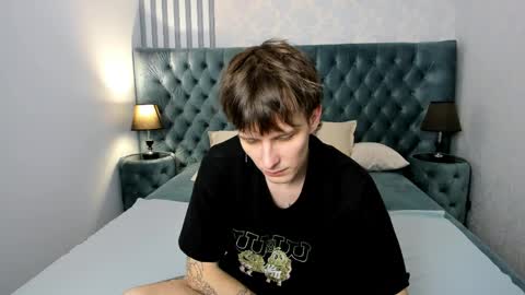 dearboyy_ online show from April 3, 8:00 am
