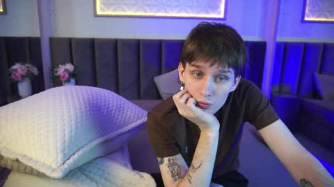 dearboyy_ online show from April 5, 3:25 am