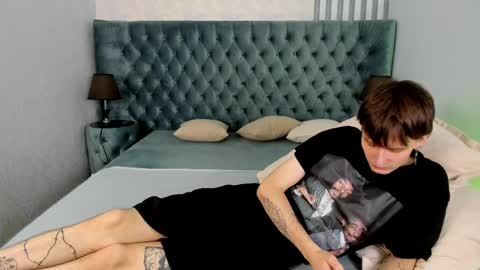 dearboyy_ online show from April 9, 10:01 am