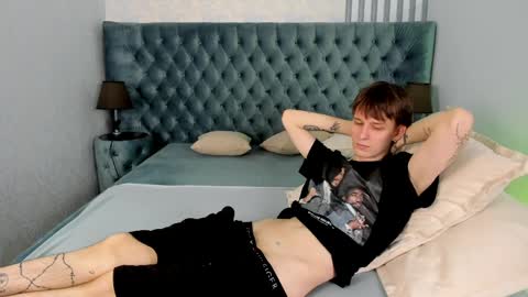 dearboyy_ online show from April 9, 11:07 am