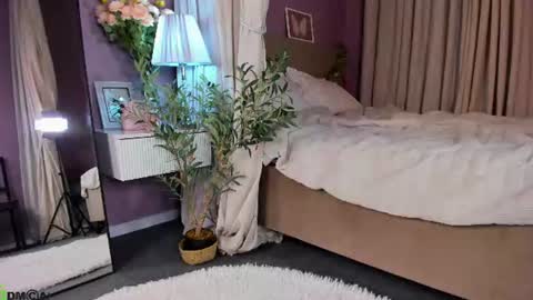 Emily online show from August 4, 6:27 pm