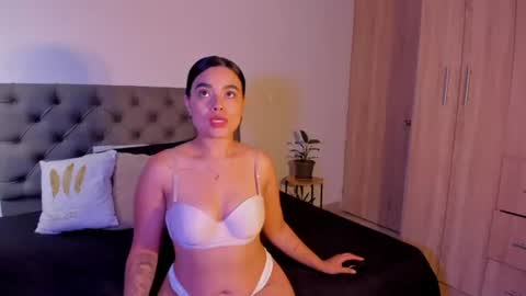 deborah_collins1 online show from August 3, 10:28 pm