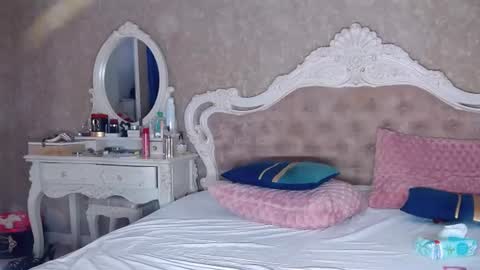 DeenaJay online show from August 14, 9:46 am