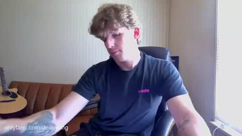 Derin Yung online show from August 5, 8:07 pm