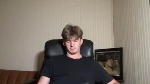 Derin Yung online show from August 11, 9:44 am