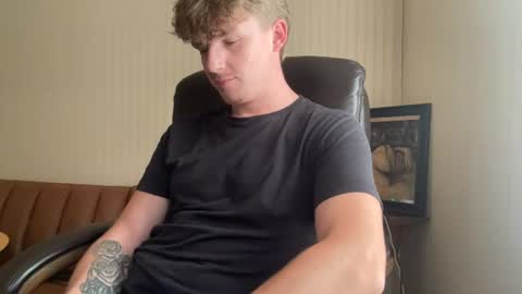 Derin Yung online show from August 11, 3:47 pm