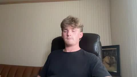 Derin Yung online show from August 11, 7:05 pm