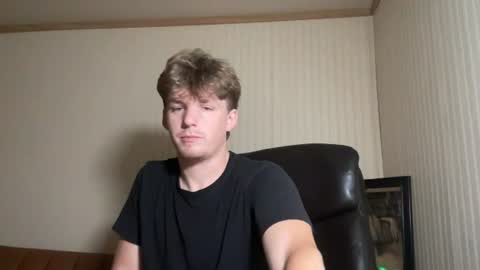 Derin Yung online show from August 12, 12:40 pm