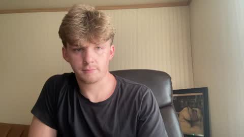 Derin Yung online show from August 12, 2:52 pm
